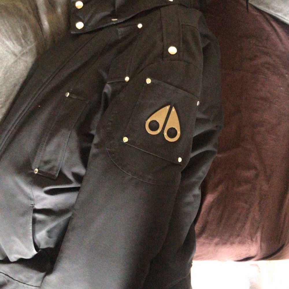 Moose knuckle parka all black sliver emblem
